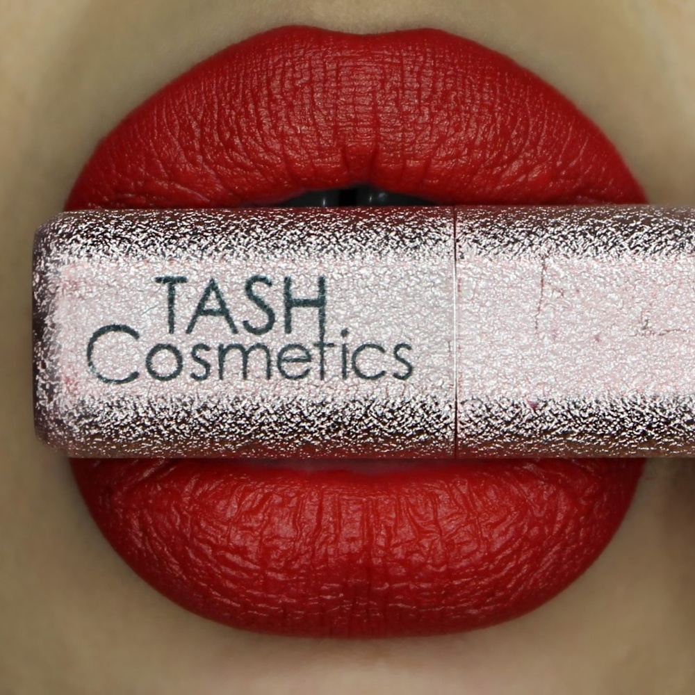 FEMME FATALE CREAM MATTE LIPSTICK - RUSSIAN RED